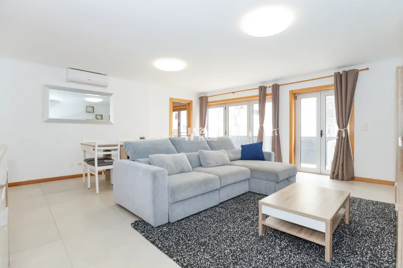 Helle 3-Zimmer-Wohnung mit Balkon, nur wenige Schritte vom Praia da Rocha entfernt