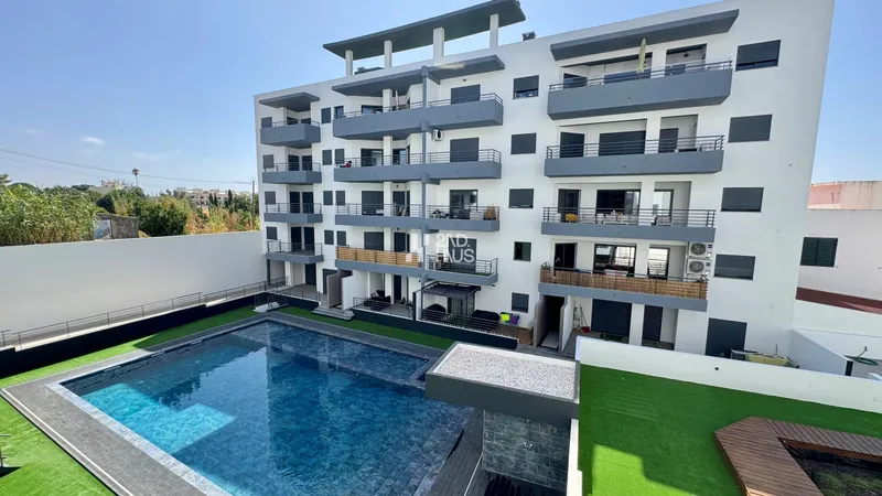 Conforto moderno em Quelfes – T3 com varanda de 22 m²