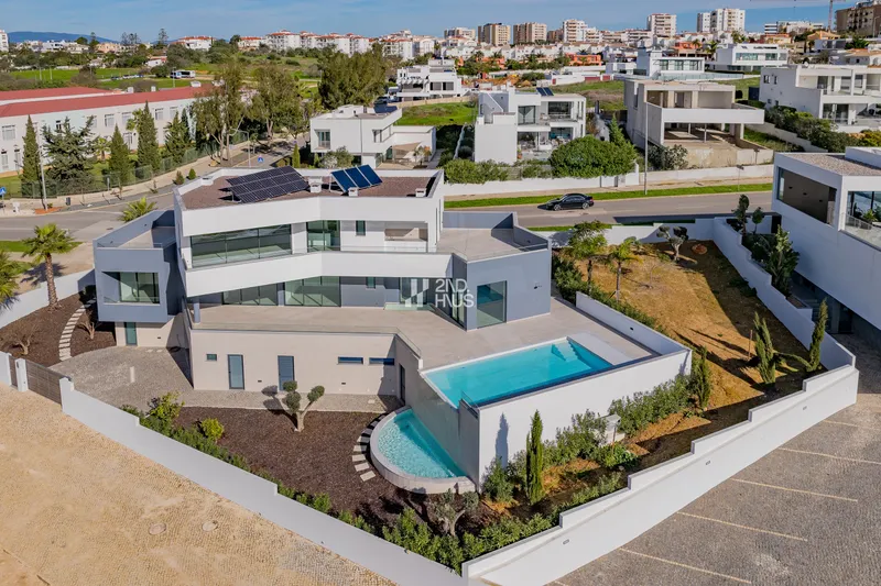 Villa de Luxe T4 avec Piscine Chauffée et Vue sur Mer à Lagos
