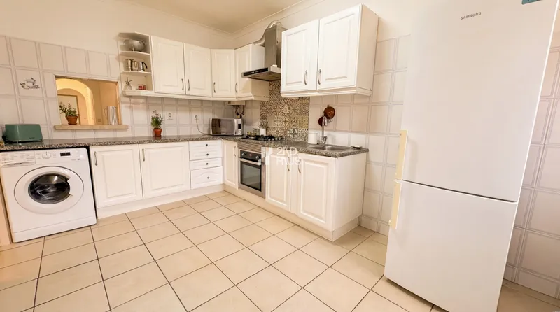 Ground-Floor 2-Bedroom Apartment with Private Terrace and Independent Entrance in Lagoa — 2