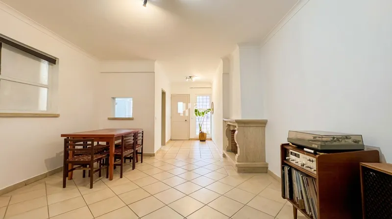 Ground-Floor 2-Bedroom Apartment with Private Terrace and Independent Entrance in Lagoa — 7