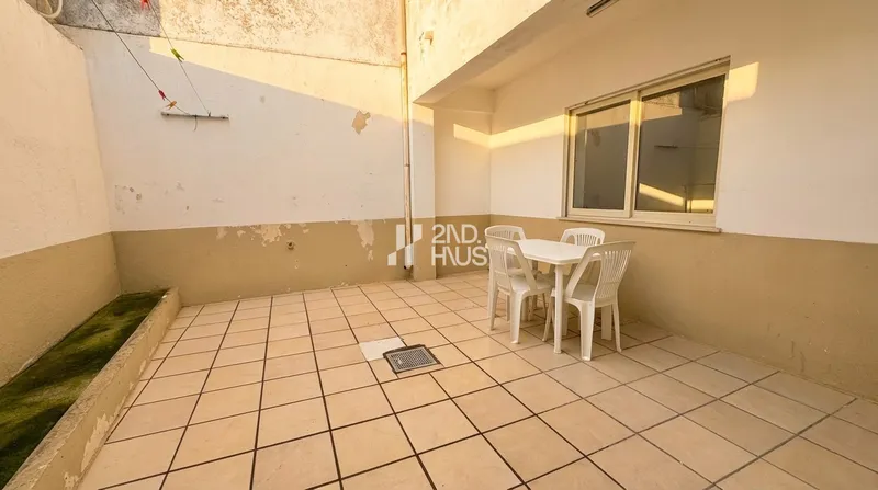 Ground-Floor 2-Bedroom Apartment with Private Terrace and Independent Entrance in Lagoa — 12