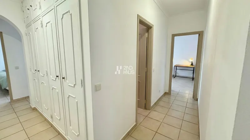 Ground-Floor 2-Bedroom Apartment with Private Terrace and Independent Entrance in Lagoa — 13