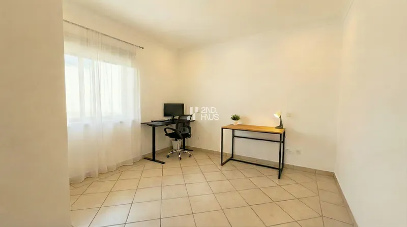 Ground-Floor 2-Bedroom Apartment with Private Terrace and Independent Entrance in Lagoa — 15