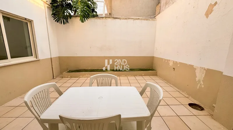 Ground-Floor 2-Bedroom Apartment with Private Terrace and Independent Entrance in Lagoa — 17
