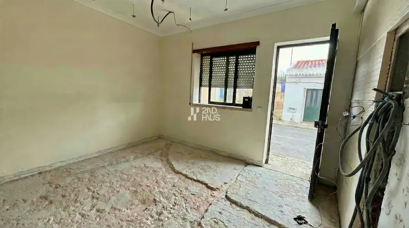 Ground-Floor 2-Bedroom Apartment with Private Terrace and Independent Entrance in Lagoa — 19