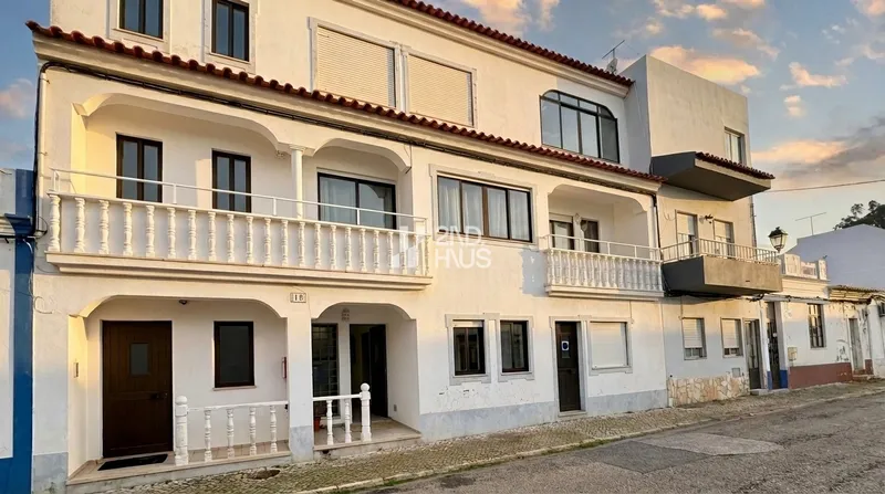 Ground-Floor 2-Bedroom Apartment with Private Terrace and Independent Entrance in Lagoa — 20