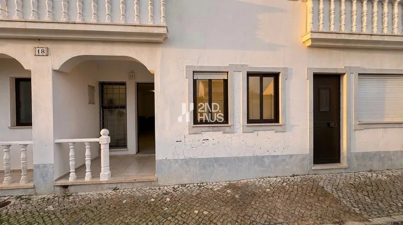 Ground-Floor 2-Bedroom Apartment with Private Terrace and Independent Entrance in Lagoa — 21