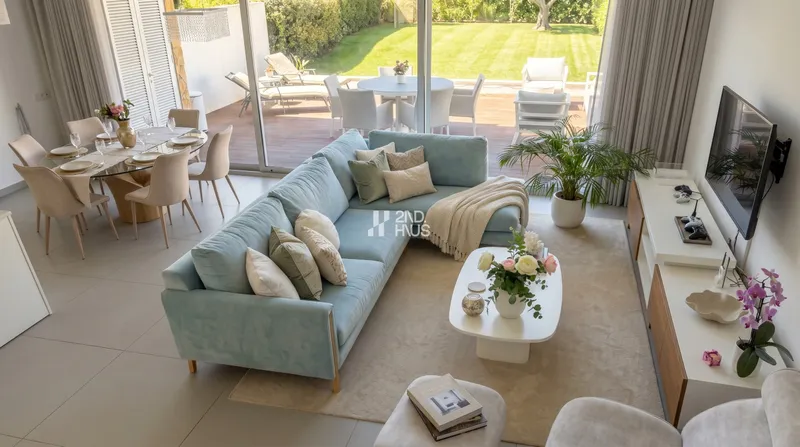 Moradia T3 Duplex com Piscina Privativa para Arrendamento — Correeira, Albufeira
