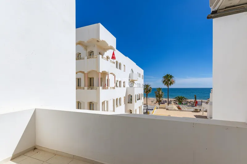 Renovierte 2-Zimmer-Wohnung mit Meerblick in Quarteira