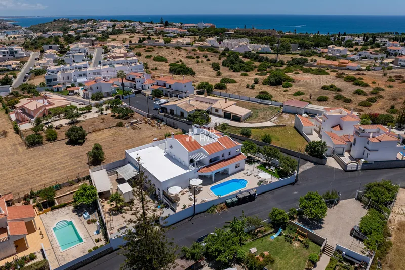 Guesthouse T7 mit Pool in Sesmarias – Investitionsmöglichkeit