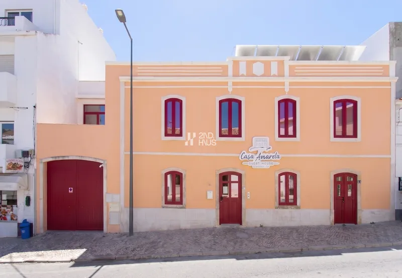 Casa Amarela Guest House — 12-Zimmer-Stadthaus und Boutique-Betrieb im Herzen von Albufeira — 2