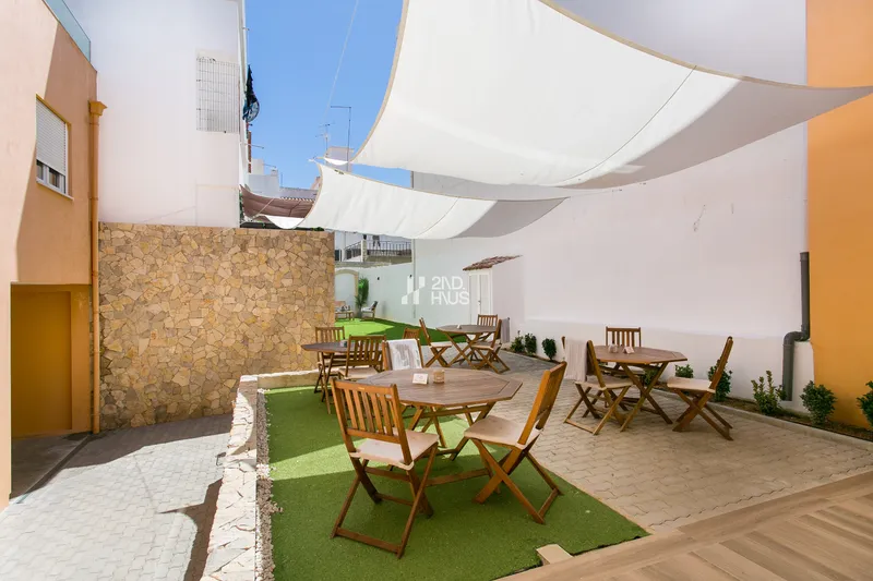 Casa Amarela Guest House — 12-Zimmer-Stadthaus und Boutique-Betrieb im Herzen von Albufeira — 4