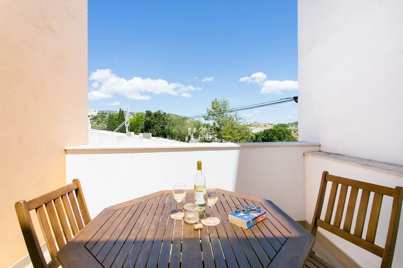 Casa Amarela Guest House — 12-Zimmer-Stadthaus und Boutique-Betrieb im Herzen von Albufeira — 11