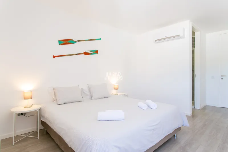 Casa Amarela Guest House — 12-Zimmer-Stadthaus und Boutique-Betrieb im Herzen von Albufeira — 13