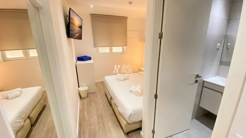 Casa Amarela Guest House — 12-Zimmer-Stadthaus und Boutique-Betrieb im Herzen von Albufeira — 23