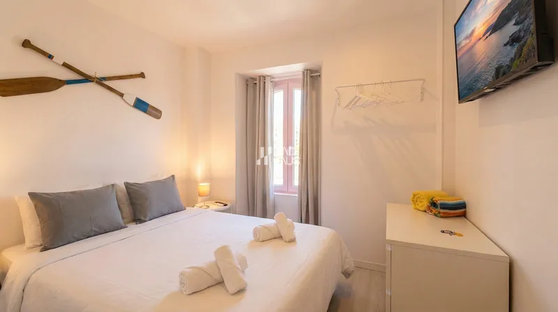 Casa Amarela Guest House — 12-Zimmer-Stadthaus und Boutique-Betrieb im Herzen von Albufeira — 24
