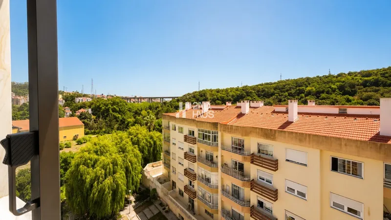 T2-Wohnung mit Bergblick, Aufzug und Premium-Lage in Belas